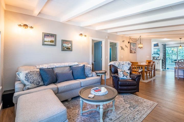Cottage — Living room