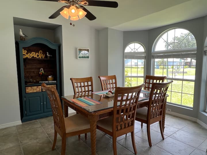 Dempsey — Dining area